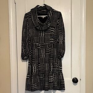 Sandra Darren Black and White Long Sleeve Dress